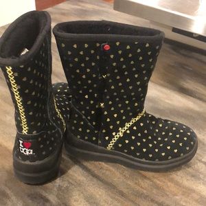 I ❤️ UGG black UGGs with gold hearts size 4